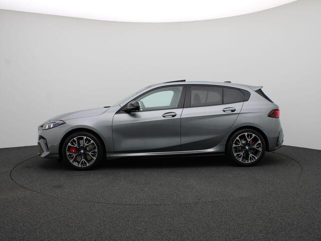BMW 1-SERIE 120 M Sportpakket Pro | Premium Pack | Stuurwielrand Verwarmd | M Adaptief onderstel | Comfort Access | Panoramadak | Elektrisch Verstelbare Sportstoelen | Driving Assistant Plus | Harman Kardon | 18''