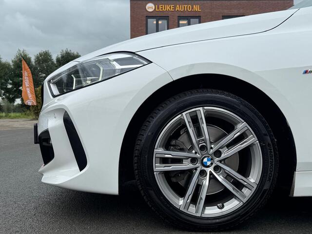 BMW 1-SERIE 118i 140PK Automaat M-Sport Shadow Schaalstoelen Stoelverwarming