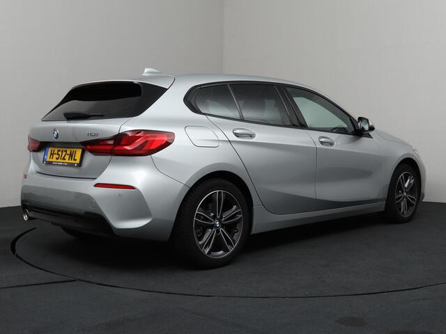 BMW 1-SERIE 118i Executive Edition | Navigatie | Trekhaak | Sportstoelen!