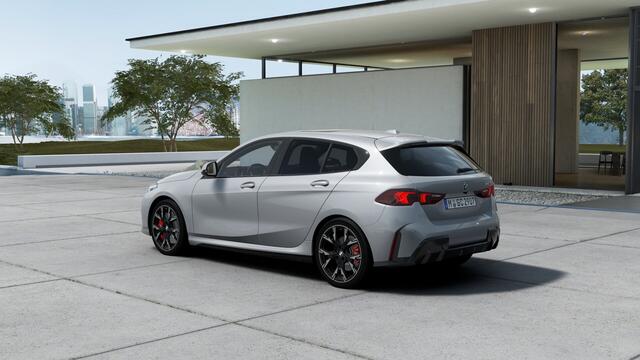 BMW 1-SERIE 120 M Sport Automaat / Panoramadak / Sportstoelen / Achteruitrijcamera / M Adaptief onderstel / Comfort Access / Adaptieve LED / Harman-Kardon / Stoelverwarming