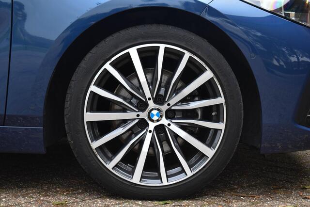BMW 1-SERIE 118i High Exe ACC Leder Pano Head Up Elc Stoel