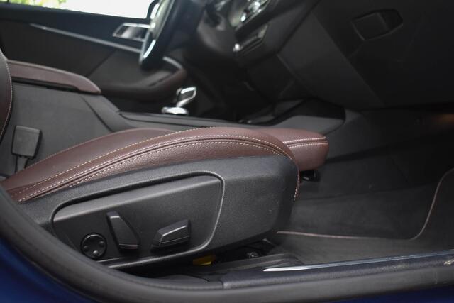 BMW 1-SERIE 118i High Exe ACC Leder Pano Head Up Elc Stoel