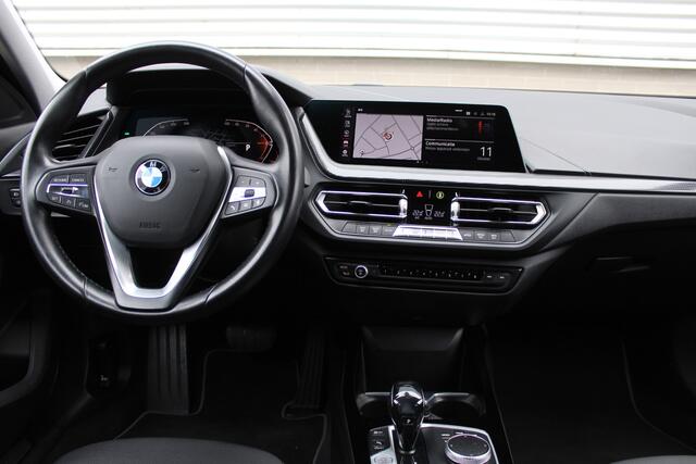 BMW 1-SERIE 118i Executive Edition | Cruise Control | Origin NL | Parkeersensoren | Navigatie