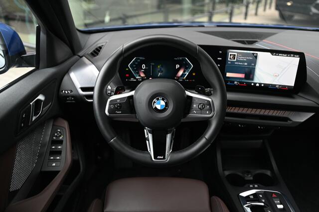 BMW 1-SERIE 120 M Sport Automaat / Sportstoelen / Achteruitrijcamera / M Adaptief onderstel / Adaptieve LED / Stoelverwarming