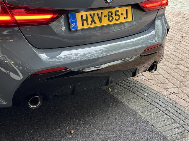 BMW 1-SERIE 120d High Executive M Pakket Panoramadak LED Ambient 17"LM