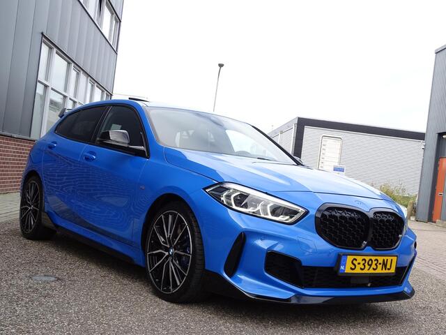 BMW 1-SERIE M135i xDrive High Executive PANORAMADAK|HARMAN/KARDON|DODEHOEK DETECTIE|ACHTERUIT RIJ CAMERA|SPORT STOELEN|KEYLESS ENTRY/GO|NAVIGATIE|LASER KOPLAMPEN | STOEL VERWARMING |
