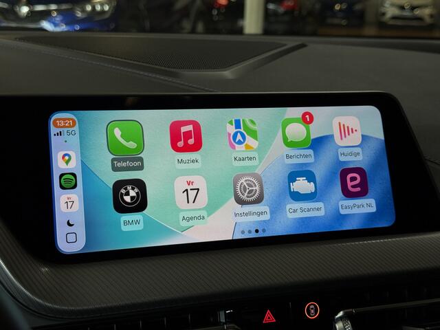 BMW 1-SERIE M135i xDrive High Executive Navi | 19" | Alcantara | Camera | PDC V+A |