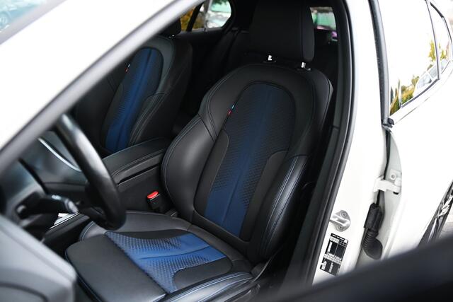 BMW 1-SERIE 118i M Sport Automaat / Sportstoelen / LED / M Sportonderstel / Live Cockpit Professional / Apple CarPlay