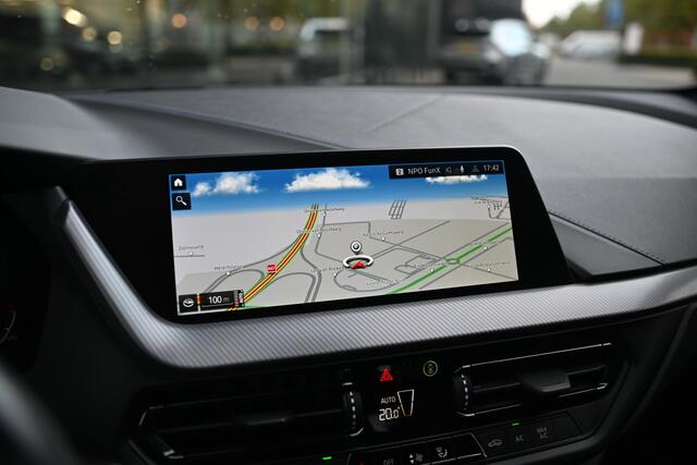 BMW 1-SERIE 118i M Sport Automaat / Sportstoelen / LED / M Sportonderstel / Live Cockpit Professional / Apple CarPlay