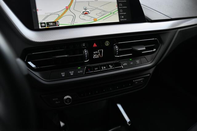 BMW 1-SERIE 118i M Sport Automaat / Sportstoelen / LED / M Sportonderstel / Live Cockpit Professional / Apple CarPlay