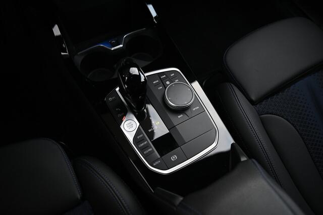 BMW 1-SERIE 118i M Sport Automaat / Sportstoelen / LED / M Sportonderstel / Live Cockpit Professional / Apple CarPlay