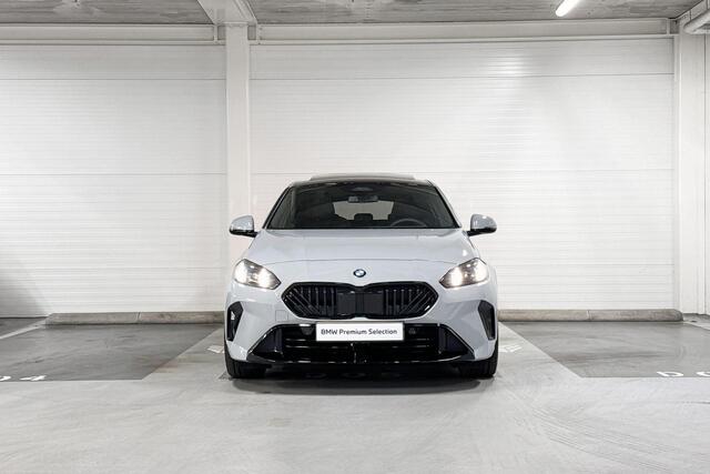 BMW 1-SERIE 120 | M-Sport Pro | Premium Pack | Driving Assistant | Harman/Kardon | Panoramadak | Comfort Access