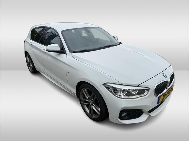 BMW 1-SERIE 118i M Sport / Leder / Navigatie / Parkeerhulp achter / 18'' / Stoelverwarming / Cruise Control