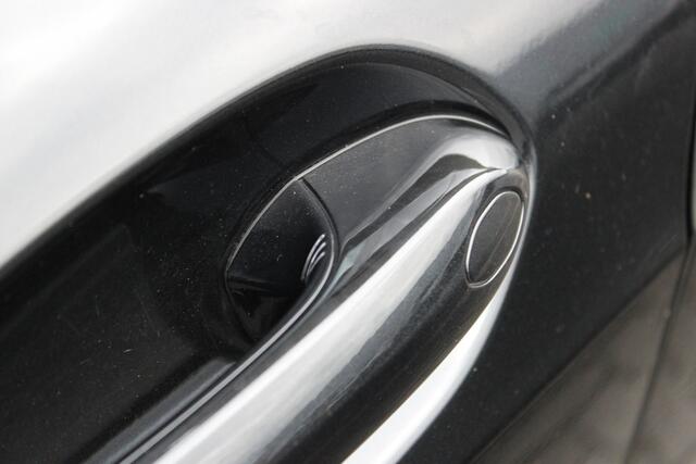 BMW 1-SERIE 120 M Sport Automaat / Sportstoelen / M Adaptief onderstel / Comfort Access / Adaptieve LED / Parking Assistant Plus / Head-Up / Harman-Kardon