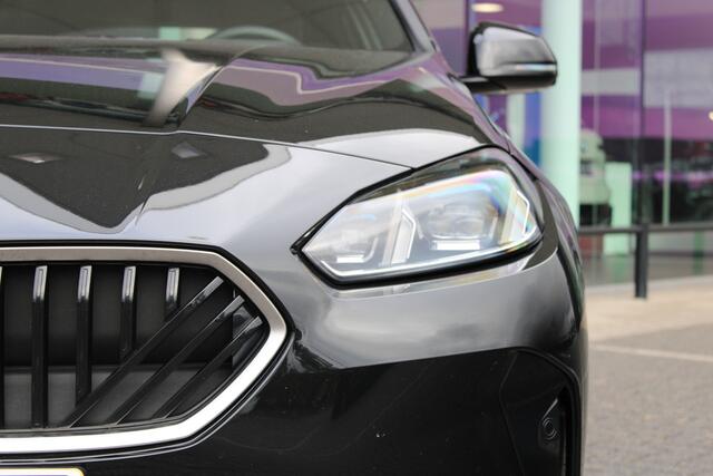 BMW 1-SERIE 120 M Sport Automaat / Sportstoelen / M Adaptief onderstel / Comfort Access / Adaptieve LED / Parking Assistant Plus / Head-Up / Harman-Kardon