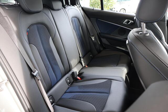 BMW 1-SERIE 118i Executive Edition | M Sportpakket | Parking Pack | Apple Carplay