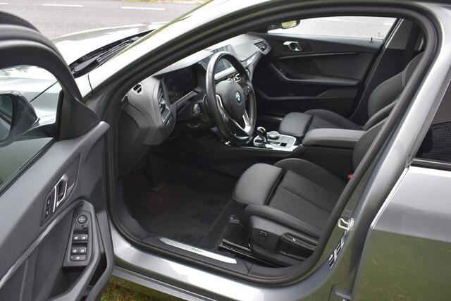 BMW 1-SERIE 118i Sport Line 1.5 100kW Automaat/Navigatie/carplay/stoelverwarming/btw auto