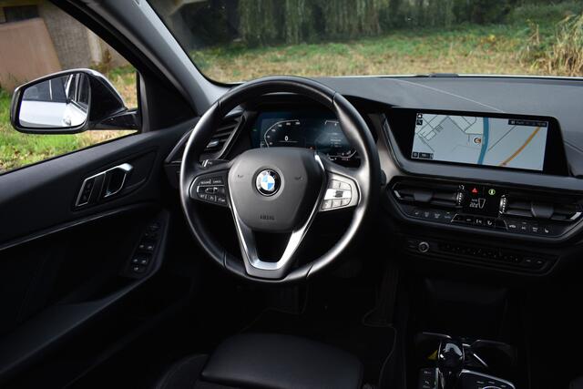 BMW 1-SERIE 118IA 140PK HIGH EXECUTIVE CAMERA/NAVI/HALF-LEDER