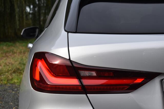 BMW 1-SERIE 118IA 140PK HIGH EXECUTIVE CAMERA/NAVI/HALF-LEDER