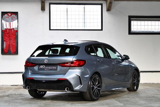 BMW 1-SERIE 120i Business Edition | M-Sport | Panoramadak | 19 inch | Trekhaak | NL auto | BTW |