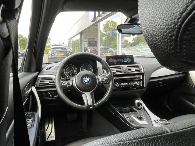 BMW 1-SERIE 118i Corporate Lease High Executive M Sport Automaat | M-Sport | Origineel Carplay | Vol leder Sportstoelen | M-Stuur | Draadloos laden | Stoelverwarming | etc. etc.