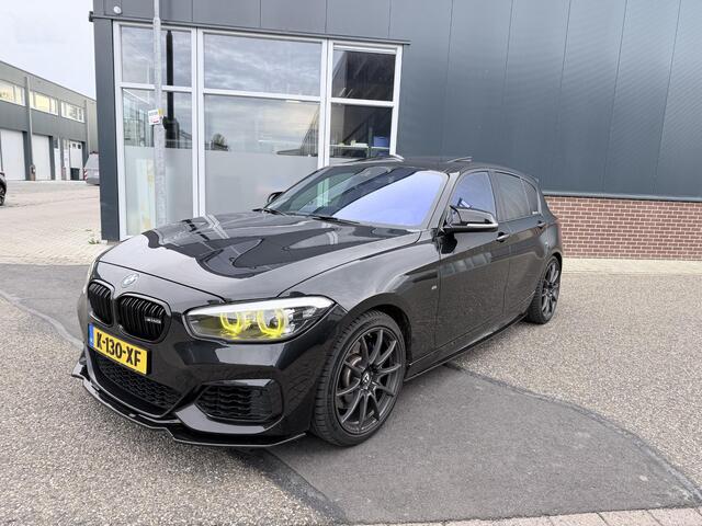 BMW 1-SERIE M140i xDrive Edition Shadow High Executive OPEN DAK | ACHTERUIT RIJ CAMERA | NAVIGATIE | SFEERVERLICHTING | HARMANKARDON | F1 STUUR | LEDER | ELEKTRISCHE STOELEN MEMORY |