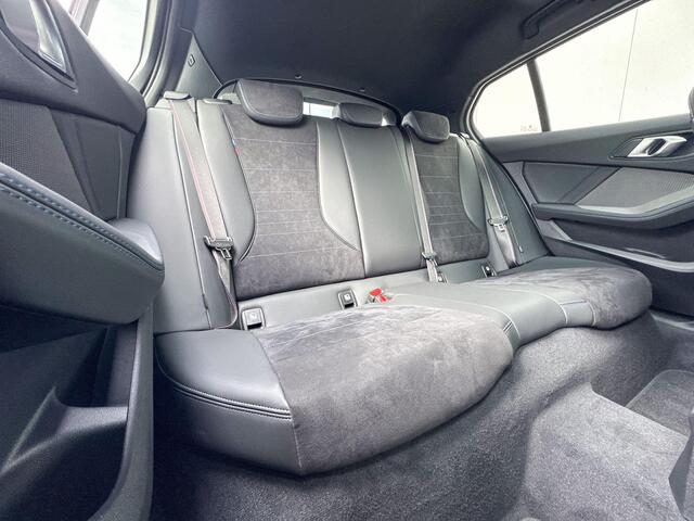 BMW 1-SERIE 123 xDrive | M Sport Pro | Premium Pack | Elektrisch Glazen Panoramadak | Harman Kardon