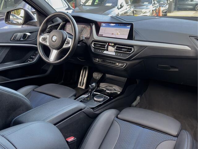 BMW 1-SERIE 118i AUT7 M-SPORT EXECUTIVE EDITION LEDER NAVI CMERA DIGI-DASH APPLE-CARPLAY LED LMV PDC