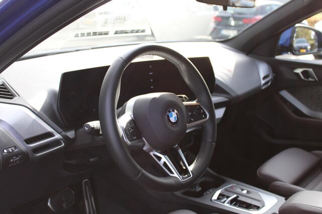BMW 1-SERIE 120 M Sport Automaat / Sportstoelen / Achteruitrijcamera / M Adaptief onderstel / Stoelverwarming