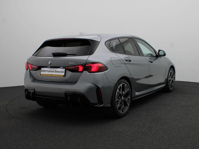 BMW 1-SERIE 120 M Sportpakket | Premium Pack | Stuurwielrand Verwarmd | Comfort Access | Driving Assistant | 18''