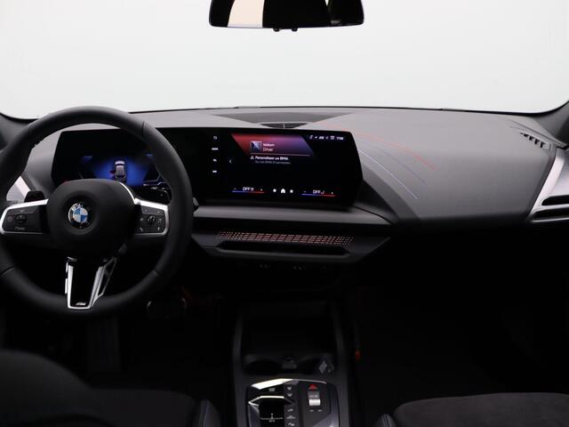 BMW 1-SERIE 120 M Sportpakket | Premium Pack | Stuurwielrand Verwarmd | Comfort Access | Driving Assistant | 18''