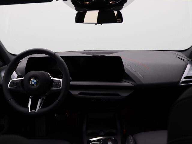 BMW 1-SERIE Sserie 120 M Sportpakket Pro | Premium Pack | Stuurwielrand Verwarmd | M Adaptief onderstel | Panoramadak | Driving Assistant | DAB | Harman Kardon | 19''