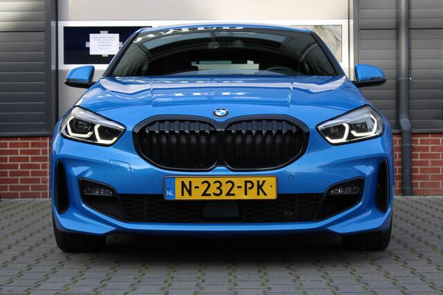 BMW 1-SERIE 118i High Executive M Sport 17 inch - Hooglans zwarte delen - Goed onderhouden