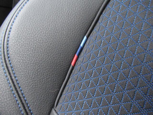 BMW 1-SERIE M135i xDrive Executive Edition 306 PK, Full LED / Carplay / PDC / Stoelverwarming / 19' M dubbelspaak velgen