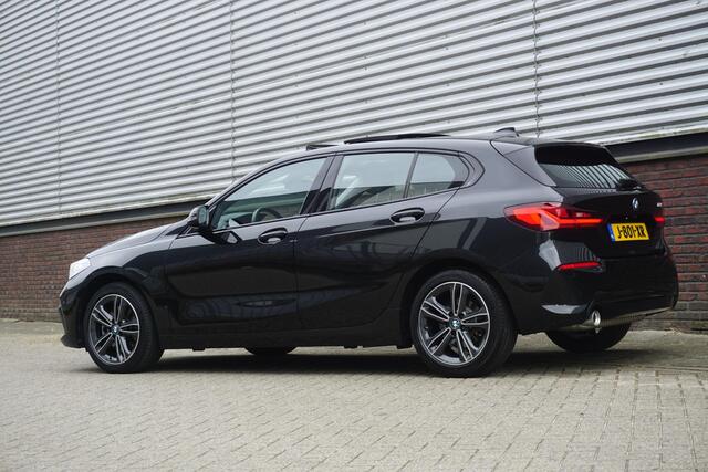 BMW 1-SERIE 118i 140PK Sport-line/Panodak/Camera/ParkingPack/ Dealeronderhouden.