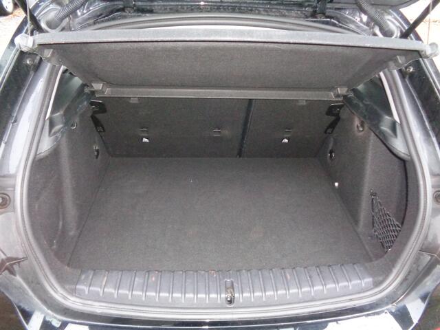 BMW 1-SERIE 116i Business Edition Automaat, ECC, Digidash, LMV, Led, Navigatie, Carplay/android auto