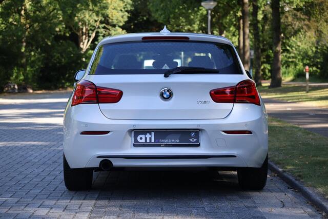 BMW 1-SERIE 118i Corporate Lease Executive Sportline, LED, Hydro-besturing, Cruise Control, DAB, Lichtpakket, Navigatie, Automatische Airco, Nederlands, etc.