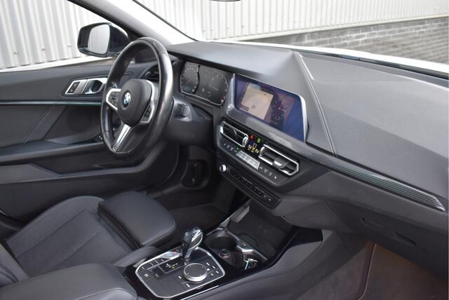 BMW 1-SERIE 118i Executive Sport Cruise, Afn.trekhaak, Stoelverwarming, PDC, Sfeer
