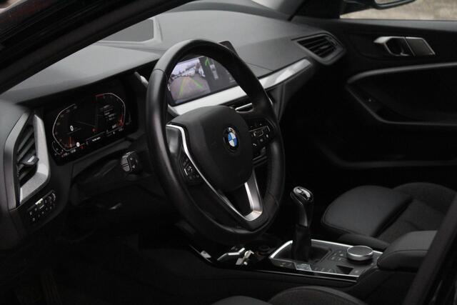 BMW 1-SERIE 118i Executive//Navi//Camera//Sportstoelen!!
