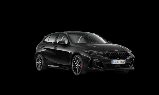 BMW 1-SERIE M135i xDrive | Live Cockpit | Panorama | Schaalstoelen | Memory | H&K | Head-Up | ACC | 19"LM | Saphire Zwart