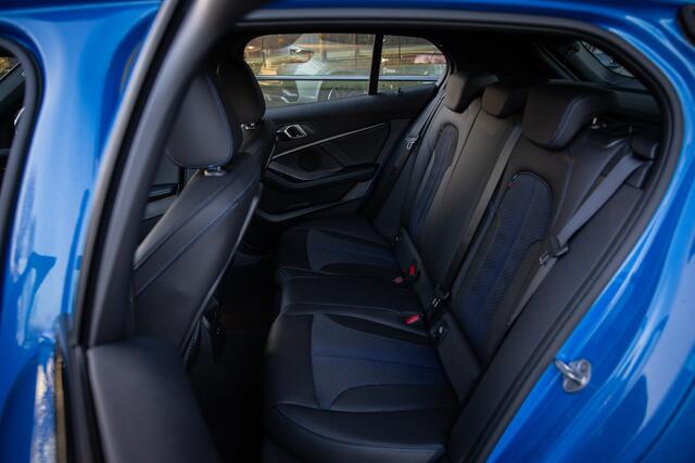 BMW 1-SERIE 120i M-sport , Apple Carplay/Android, Stoelverwarming, Navigatie,