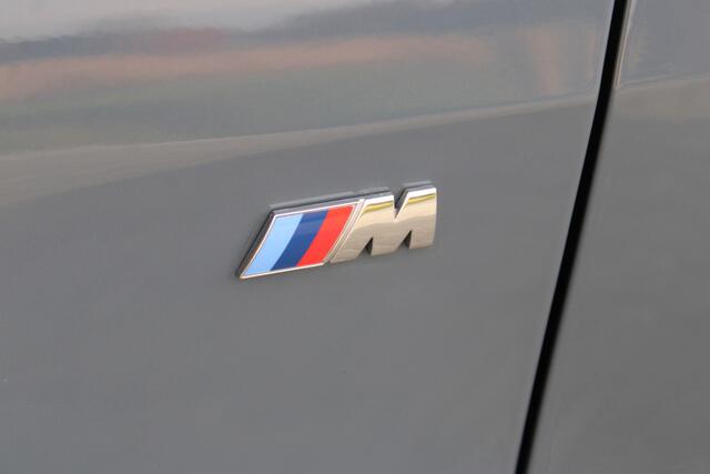 BMW 1-SERIE 118i High Executive M-sport | Incl. 12 maanden garantie | Cruise control | Kuipstoelen | Schuif/kantel dak | Climate control | Apple carplay | Navigatie | DAB radio | Harman/Kardon |