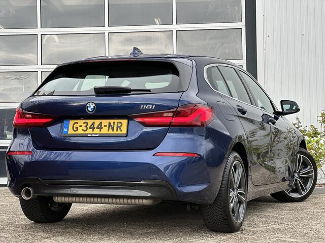 BMW 1-SERIE 118i Executive Edition 140pk | Virtual Cockpit | Dab | Lichtmetalen velgen 17" | LED koplampen | Navigatiesysteem full map + hard disk | Sportstoelen | Voorstoelen verwarmd | Rijdt fantastisch!
