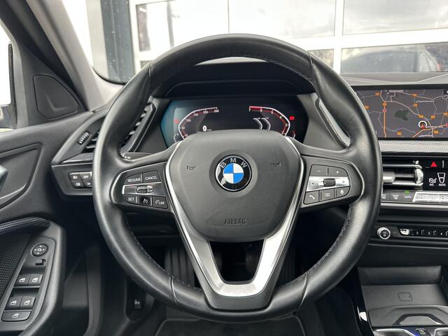 BMW 1-SERIE 118i Executive Edition 140pk | Virtual Cockpit | Dab | Lichtmetalen velgen 17" | LED koplampen | Navigatiesysteem full map + hard disk | Sportstoelen | Voorstoelen verwarmd | Rijdt fantastisch!