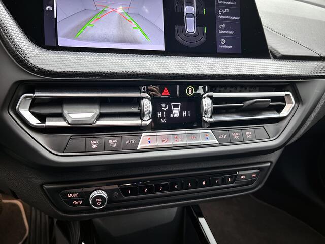 BMW 1-SERIE 118i Executive Edition Lichtmetalen velgen, M-pakket BLACK FRIDAY DEAL