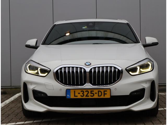 BMW 1-SERIE 120d xDrive High Executive | Panoramadak | Head-up | LED