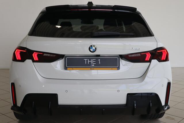BMW 1-SERIE 123 xDrive 5-deurs | M Sportpakket Pro | Alcantara | Head-Up | Harman Kardon | Adaptieve Cruise Control | 360 Camera | Stoel & Stuurwielverwarming | Dodehoekdetectie | Comfort Access | Adaptieve LED