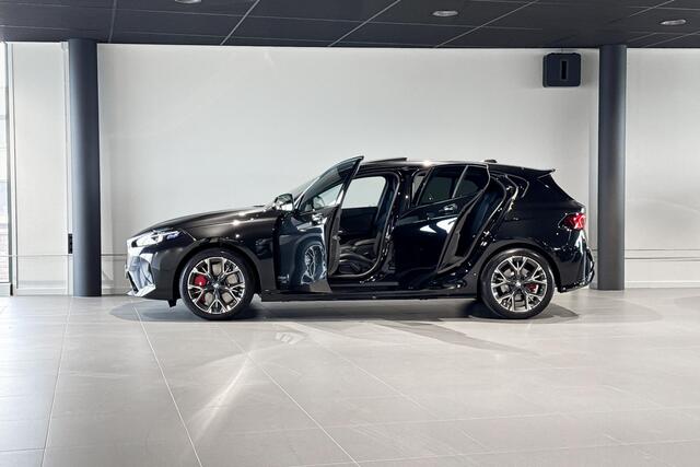 BMW 1-SERIE 120 M Sport Design Edition | Glazen Panoramadak | Harman Kardon | Stoelverwarming | Achteruitrijcamera |