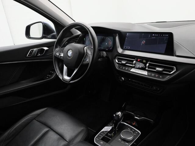 BMW 1-SERIE 116i Automaat High Executive | CAMERA | ADAPTIVE | HUD | KEYLESS | STOELVERW. | TREKHAAK