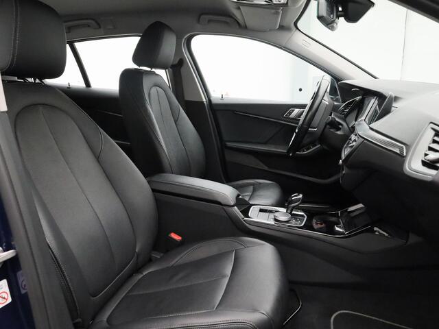 BMW 1-SERIE 116i Automaat High Executive | CAMERA | ADAPTIVE | HUD | KEYLESS | STOELVERW. | TREKHAAK